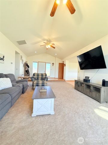 82 Epley Road, Omak, WA 98841