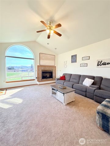 82 Epley Road, Omak, WA 98841