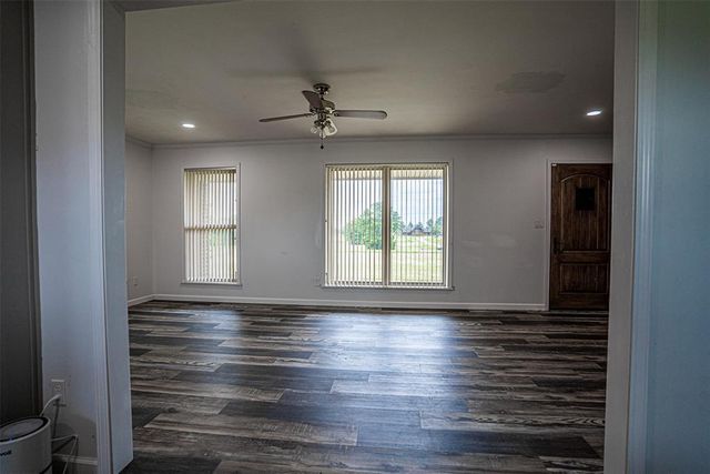 25189 N Wilson Road, Henryetta, OK 74437
