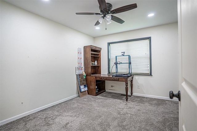 25189 N Wilson Road, Henryetta, OK 74437