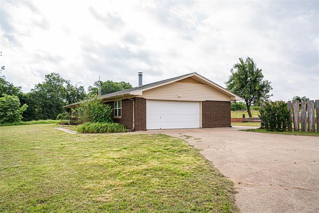 25189 N Wilson Road, Henryetta, OK 74437