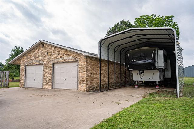 25189 N Wilson Road, Henryetta, OK 74437