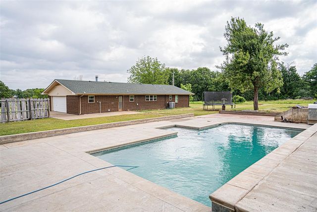25189 N Wilson Road, Henryetta, OK 74437