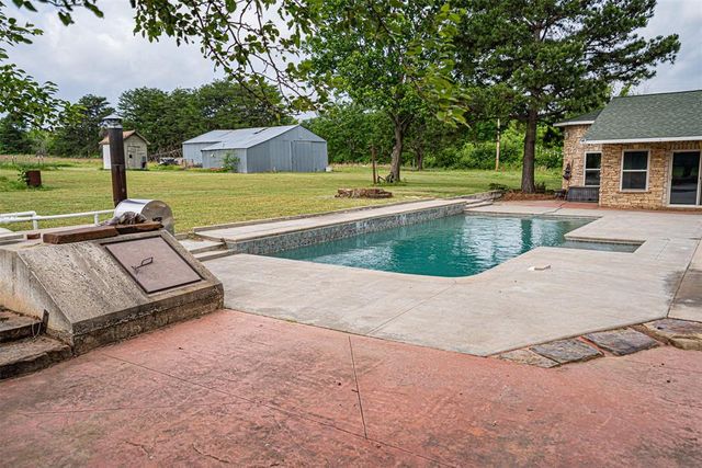 25189 N Wilson Road, Henryetta, OK 74437