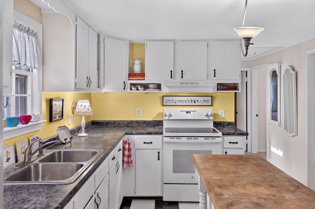 71 Homeport Drive, West Hyannisport, MA 02672