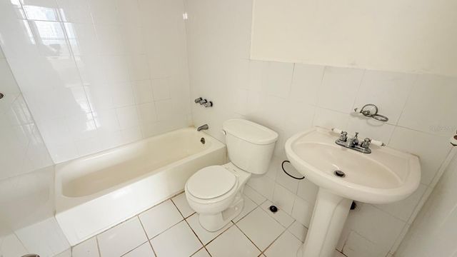 37 ISLA VERDE AVE. 203, Carolina, PR 00979