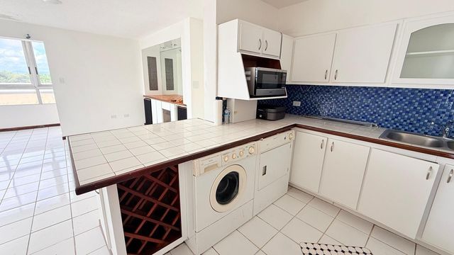 37 ISLA VERDE AVE. 203, Carolina, PR 00979