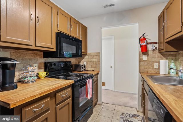 4 EDWARD RUTLEDGE, Turnersville, NJ 08012