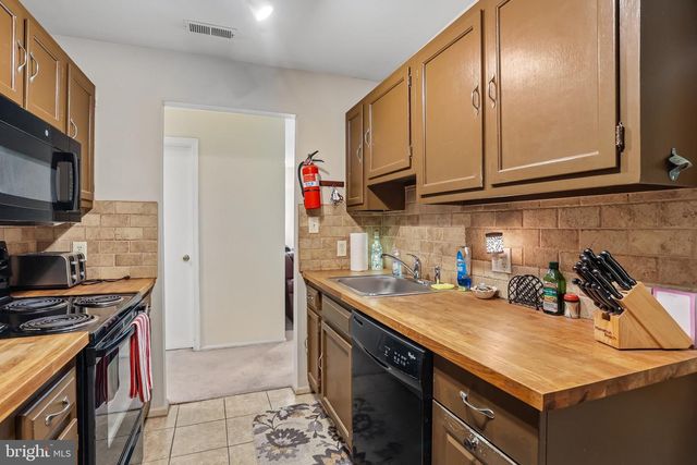 4 EDWARD RUTLEDGE, Turnersville, NJ 08012
