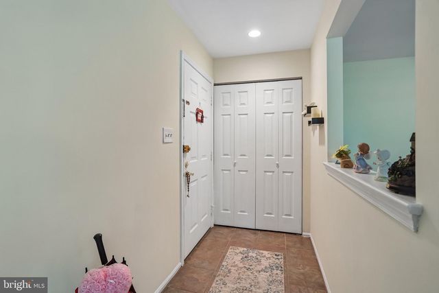 4 EDWARD RUTLEDGE, Turnersville, NJ 08012