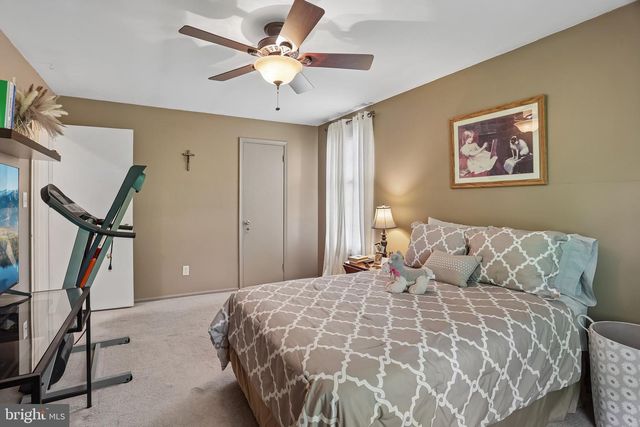 4 EDWARD RUTLEDGE, Turnersville, NJ 08012