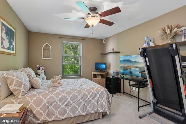 4 EDWARD RUTLEDGE, Turnersville, NJ 08012