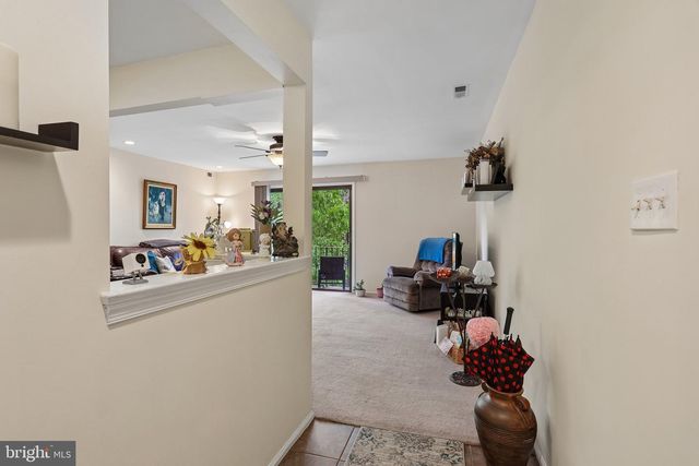 4 EDWARD RUTLEDGE, Turnersville, NJ 08012