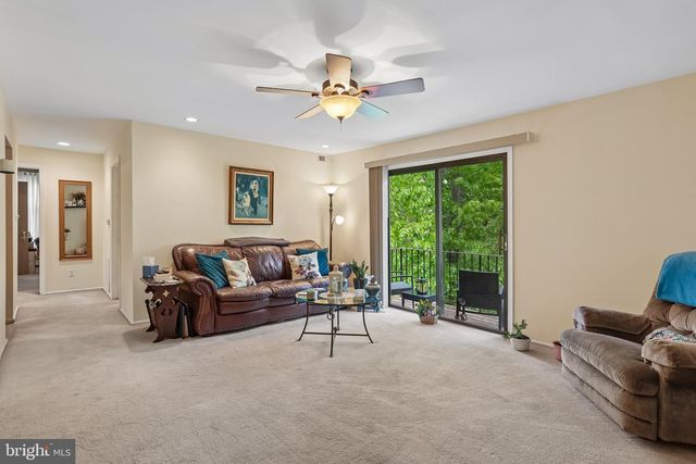 4 EDWARD RUTLEDGE, Turnersville, NJ 08012
