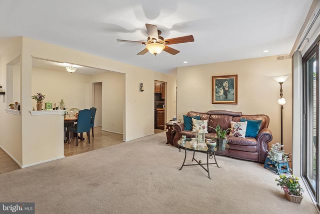 4 EDWARD RUTLEDGE, Turnersville, NJ 08012