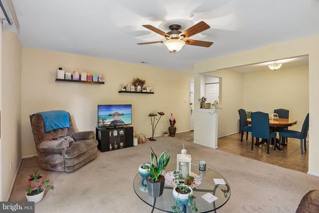 4 EDWARD RUTLEDGE, Turnersville, NJ 08012