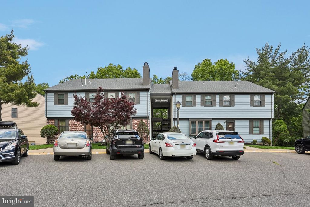 4 EDWARD RUTLEDGE, Turnersville, NJ 08012