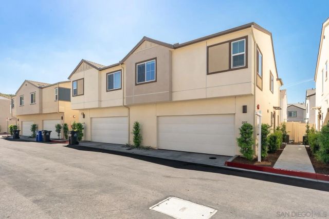 227 Canopy Trails, Fallbrook, CA 92028