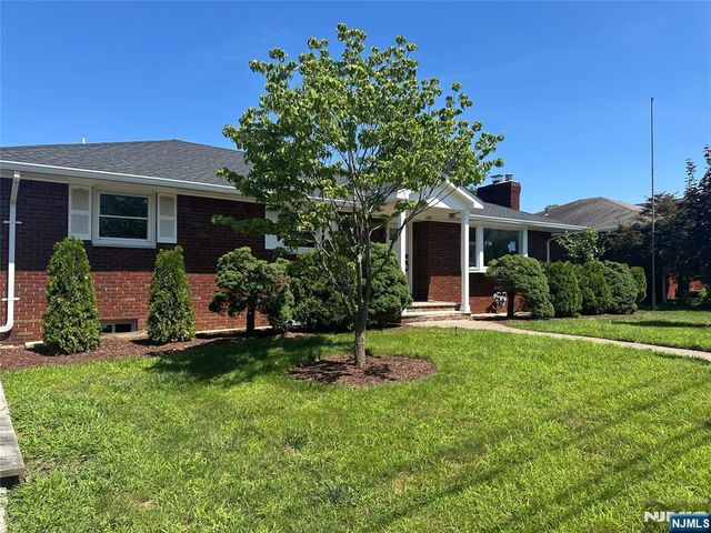 2-15 30th Street, Fair Lawn, NJ 07410