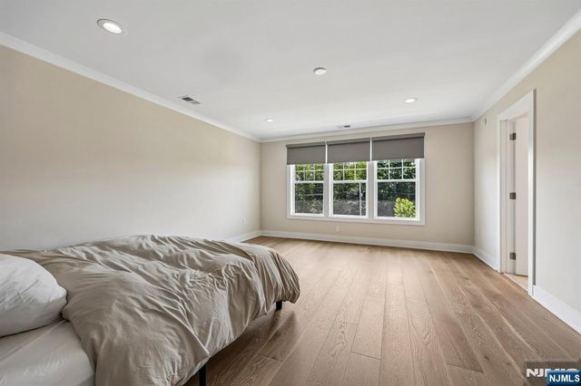 16 Goldfinch Drive, Upper Saddle River, NJ 07458