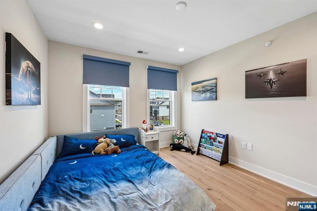 16 Goldfinch Drive, Upper Saddle River, NJ 07458