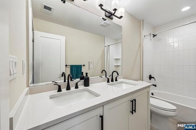 16 Goldfinch Drive, Upper Saddle River, NJ 07458