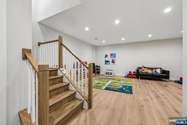 16 Goldfinch Drive, Upper Saddle River, NJ 07458