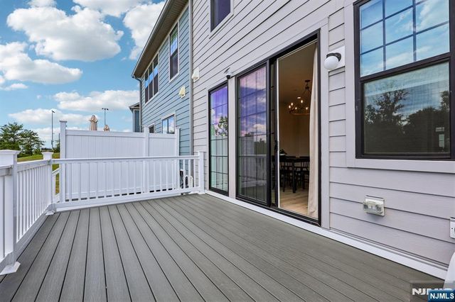 16 Goldfinch Drive, Upper Saddle River, NJ 07458
