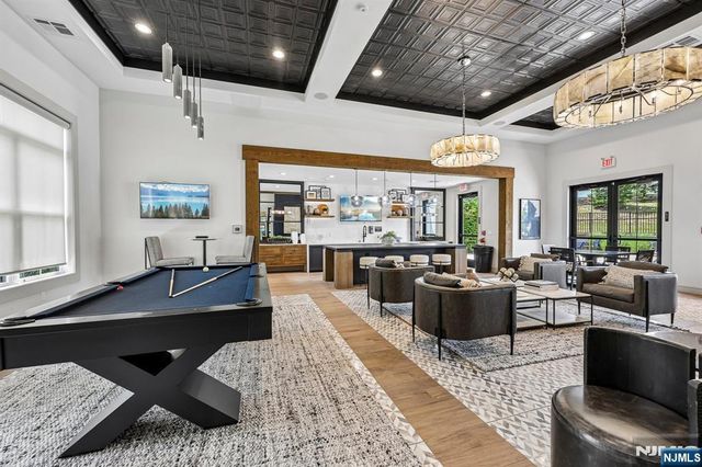 16 Goldfinch Drive, Upper Saddle River, NJ 07458