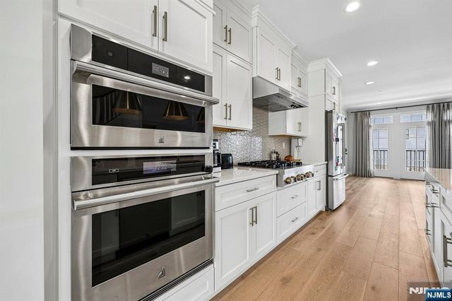 16 Goldfinch Drive, Upper Saddle River, NJ 07458