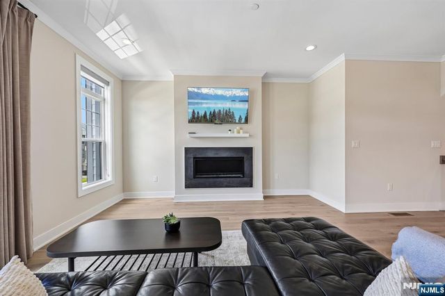 16 Goldfinch Drive, Upper Saddle River, NJ 07458