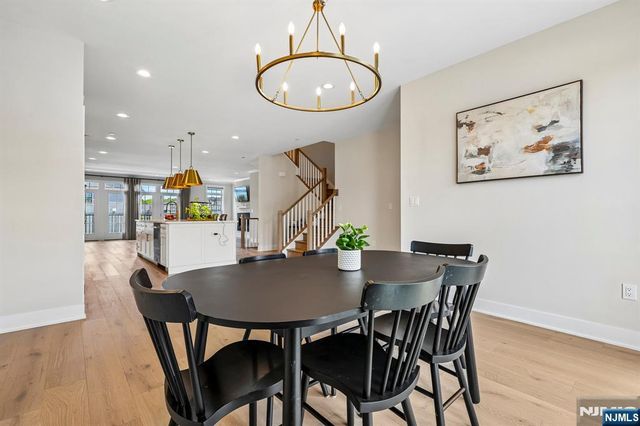 16 Goldfinch Drive, Upper Saddle River, NJ 07458