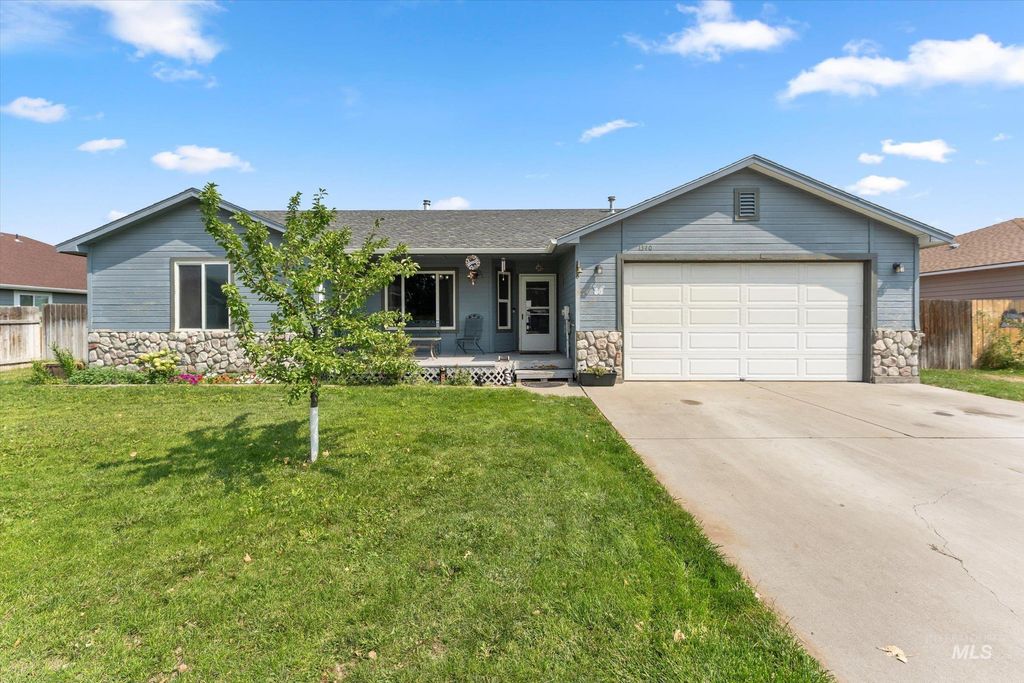 1340 SW Kursten Ave, Mountain Home, ID 83647