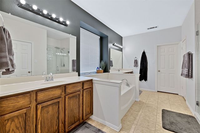 8124 Hickory Upland Drive, Fort Worth, TX 76131