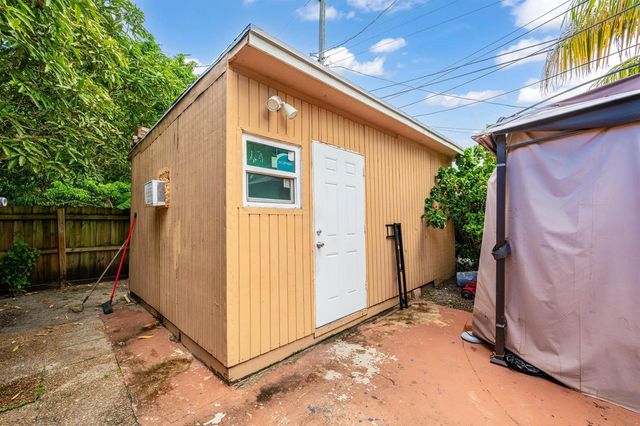 2651 NW 42nd Avenue, Lauderhill, FL 33313
