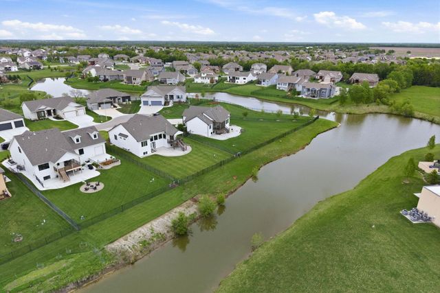 1113 W Lakeway Ct, Andover, KS 67002