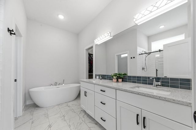 1113 W Lakeway Ct, Andover, KS 67002