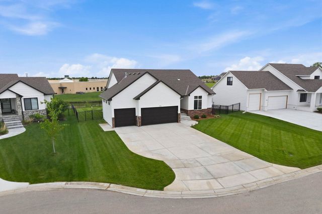 1113 W Lakeway Ct, Andover, KS 67002