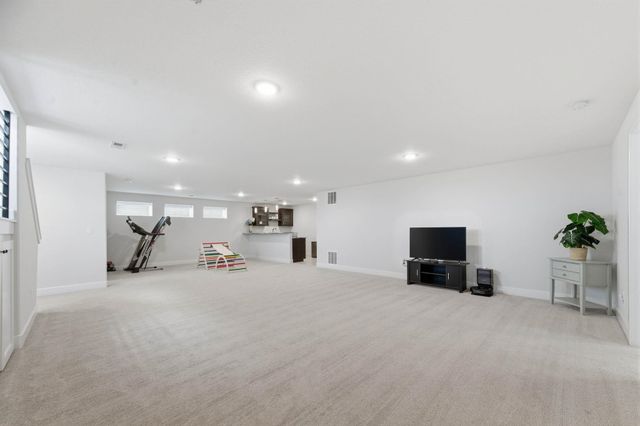 1113 W Lakeway Ct, Andover, KS 67002