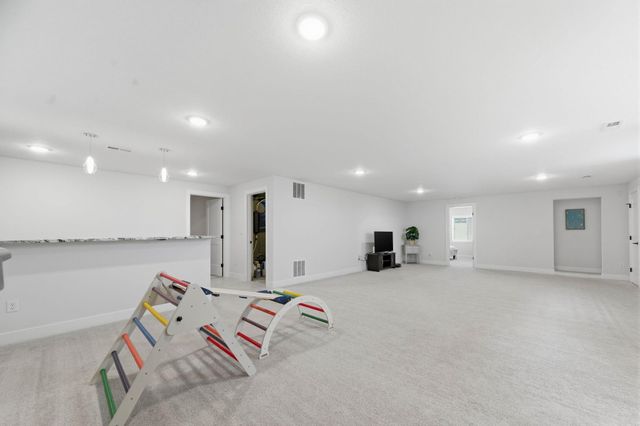 1113 W Lakeway Ct, Andover, KS 67002