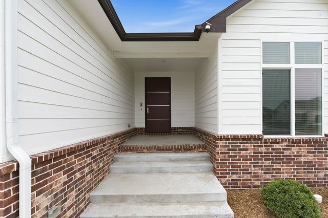 1113 W Lakeway Ct, Andover, KS 67002