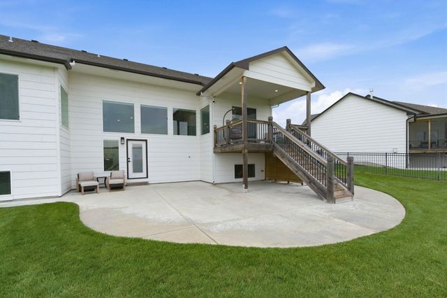 1113 W Lakeway Ct, Andover, KS 67002