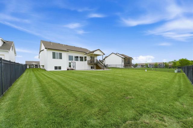 1113 W Lakeway Ct, Andover, KS 67002
