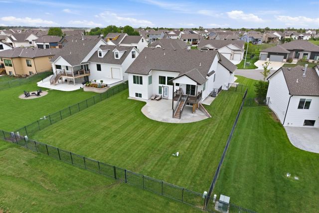 1113 W Lakeway Ct, Andover, KS 67002