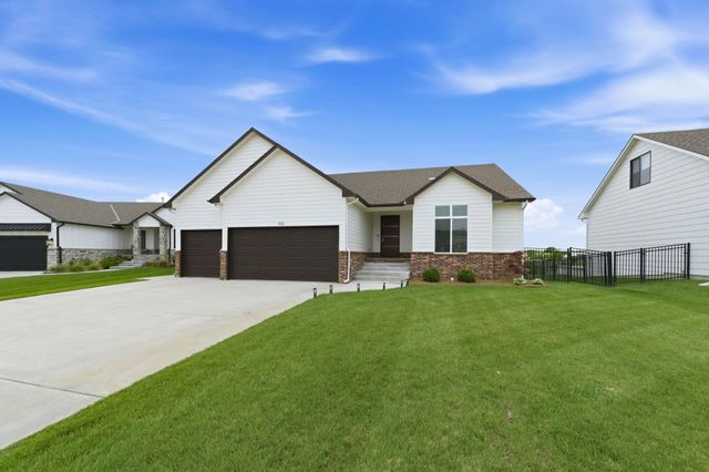 1113 W Lakeway Ct, Andover, KS 67002