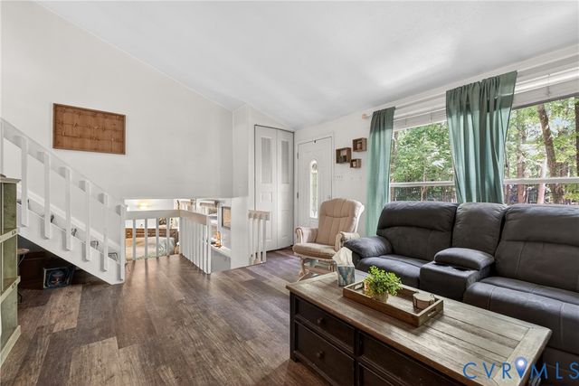 13315 Farm Crest Ct, Midlothian, VA 23112