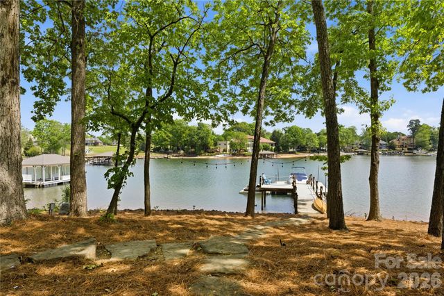 18426 Peninsula Cove Lane, Cornelius, NC 28031