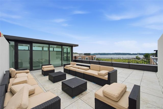 100 Garvies Point Road 1311, Glen Cove, NY 11542