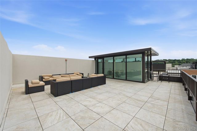 100 Garvies Point Road 1311, Glen Cove, NY 11542