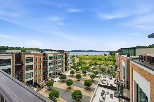 100 Garvies Point Road 1311, Glen Cove, NY 11542
